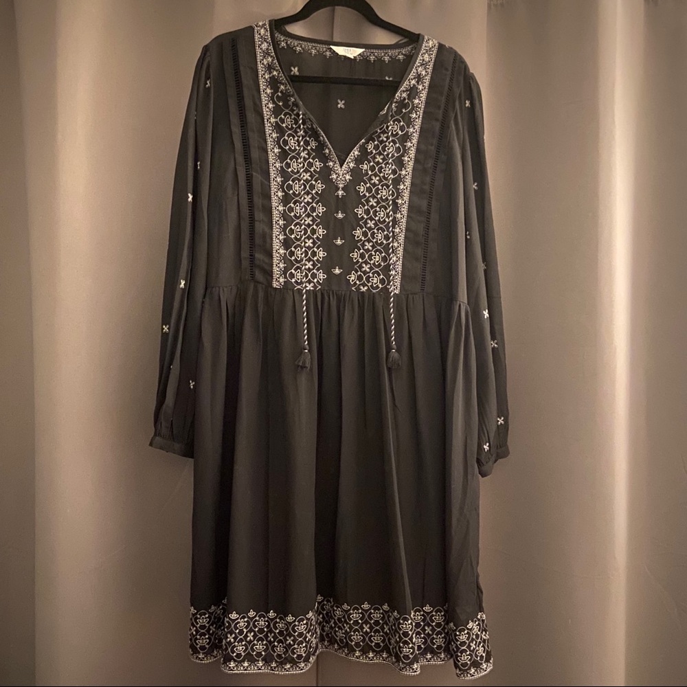 Time and Tru Boho Embroidered Peasant Dress